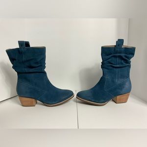 Blue Suede Boots by CAT ~ Women’s Incense Pull Up Boot ~ US size 9 ~ New In Box